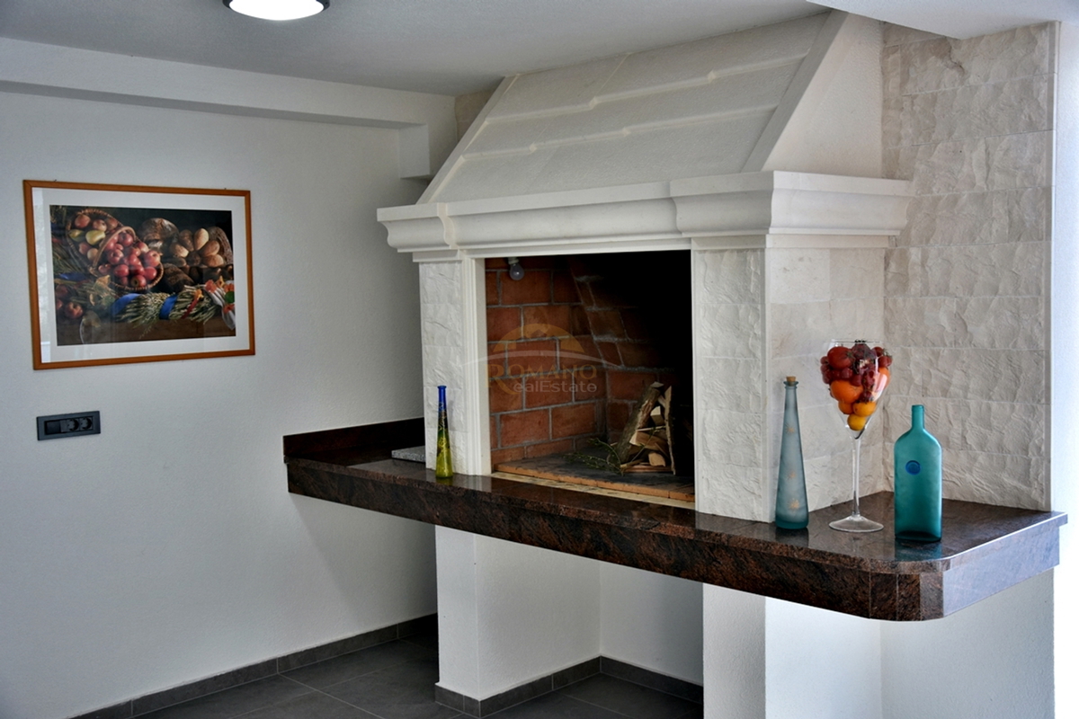 Vrhunsko urejena hiša na Čiovu/Okrug Gornji s prekrasnim odprtim razgledom